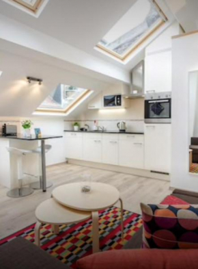 Heart of Brussels Escape, Steps from Bourse